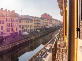 Romantic flat on Navigli river by Easylife